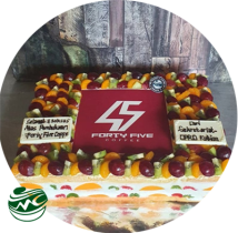 mcsg_cakewbcfullfruits